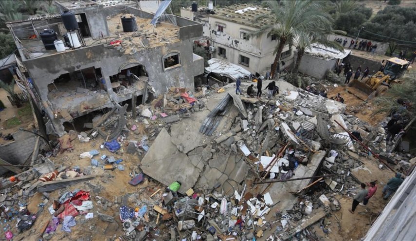 غزة: حوالي 32 ألف شهيد، والاحتلال يفرج عن 65 معتقلا عبر معبر كرم