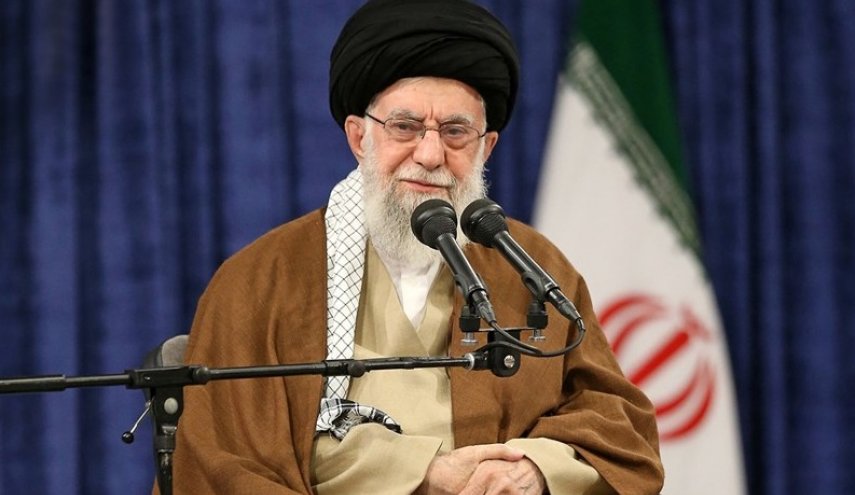 آية الله خامنئي: ندافع عن المقاومة وفصائلها ونؤيدها لكن القرار لهم