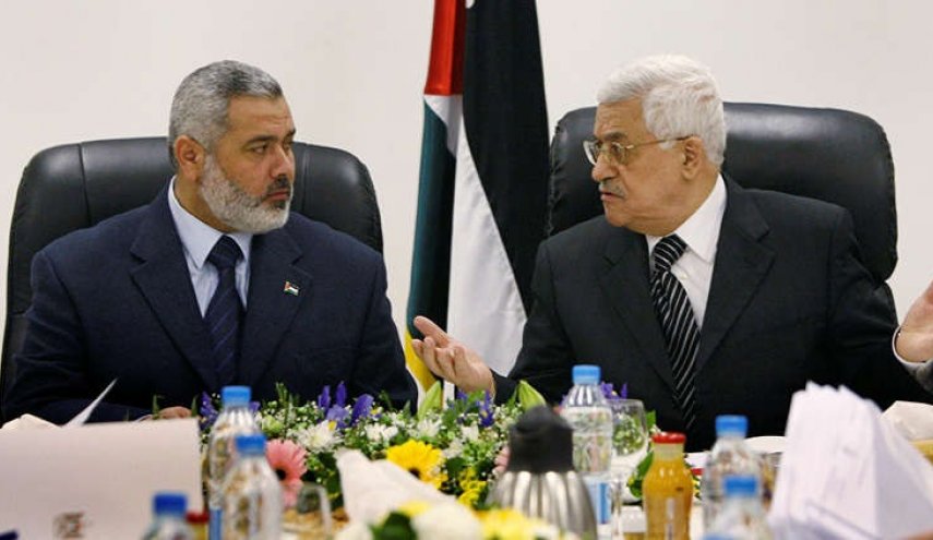 استطلاع: هنية سيحصد 70% إذا ترشح ضد عباس