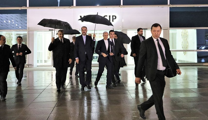 وزير الخارجية الإيرانية يلتقي الزعيم الوطني لتركمانستان ورئيس جمهوريتها