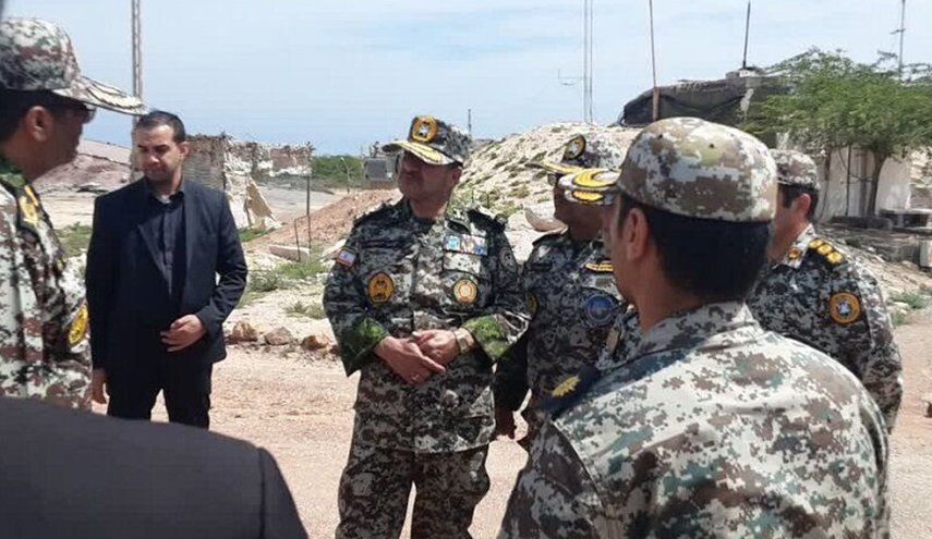 قائد الدفاع الجوي الإيراني يزور جزر سيري وأبو موسى وتنب الكبرى