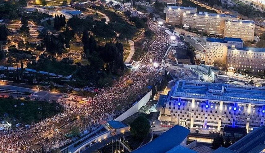 أسباب تصاعد الاحتجاجات ضد 'نتنياهو'.. والوفد المفاوض يعود اليوم من القاهرة