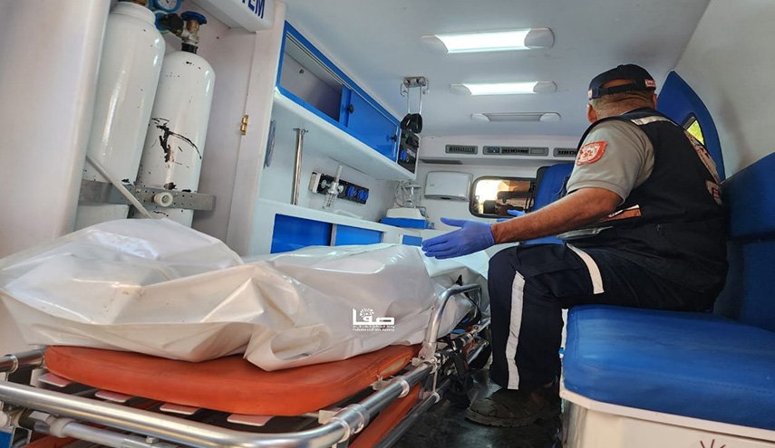 صور لنقل جثامين موظفي 'المطبخ المركزي العالمي' لمعبر رفح 