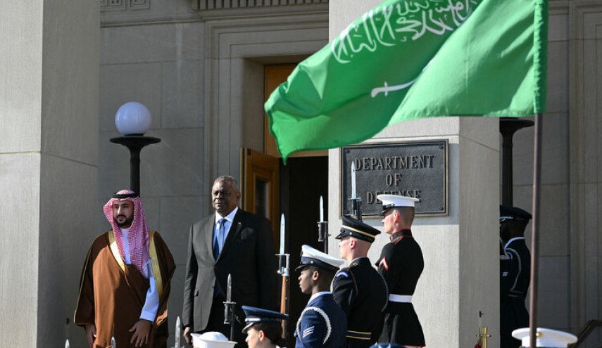 وزير الدفاع السعودي: بحثت مع نظيري الأمريكي تطورات التصعيد العسكري في المنطقة