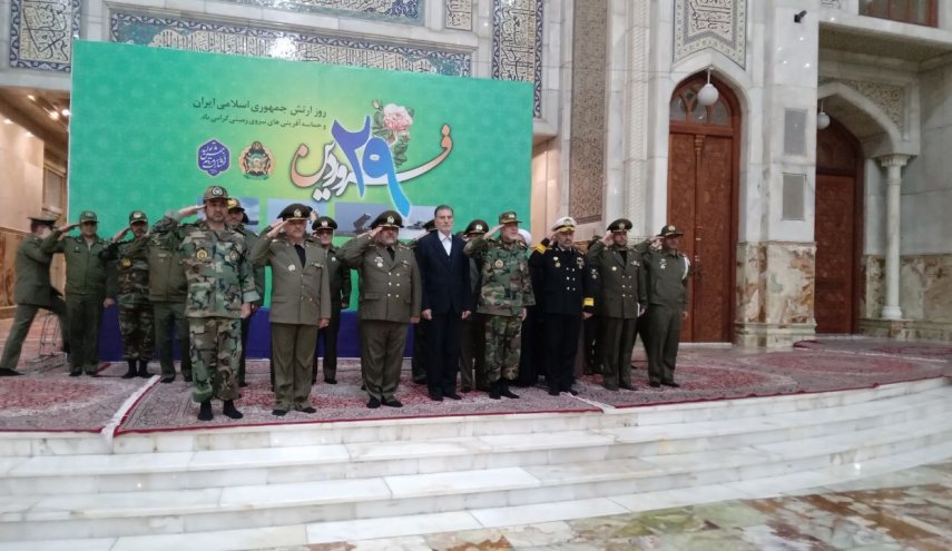 قادة الجيش الايراني يجددون العهد والبيعة لمبادىء مفجر الثورة الاسلامية