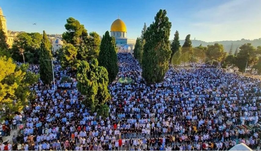 50 ألف مصل يؤدون صلاة الجمعة في الأقصى