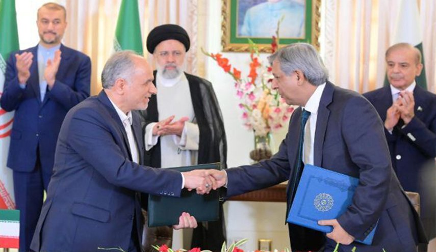 إيران وباكستان توقعان وثيقتي تعاون في مجال القانون والعدالة
