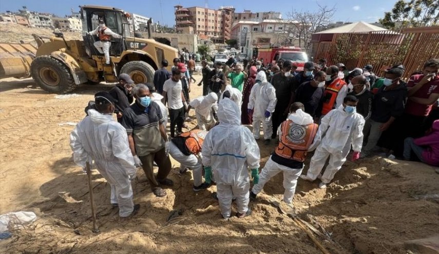 خلال 3 أيام: انتشال جثامين 318 شهیدا من 3 مقابر جماعية بخانيونس
