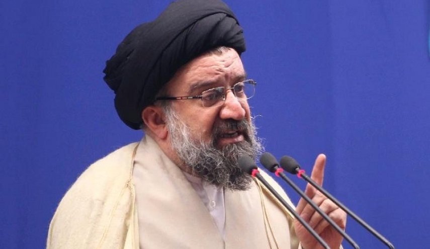 خطيب جمعة طهران: سيتلقى الکیان الصهيوني صفعة أقوى في حال تكرار خطأه