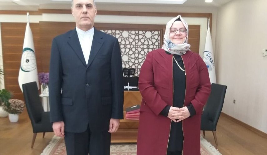 سفير إيران بأنقرة يلتقي مدير عام مركز أبحاث اقتصاد واجتماع الدول الإسلامية