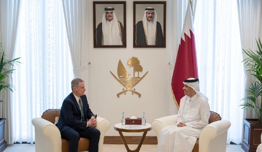 وزير خارجية قطر يلتقي مساعد بلينكن في الدوحة
