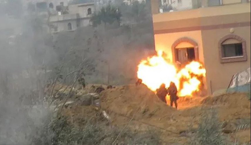 المقاومة تواصل عملياتها شرق رفح والاحتلال يخلي موقعا بغلاف غزة 
