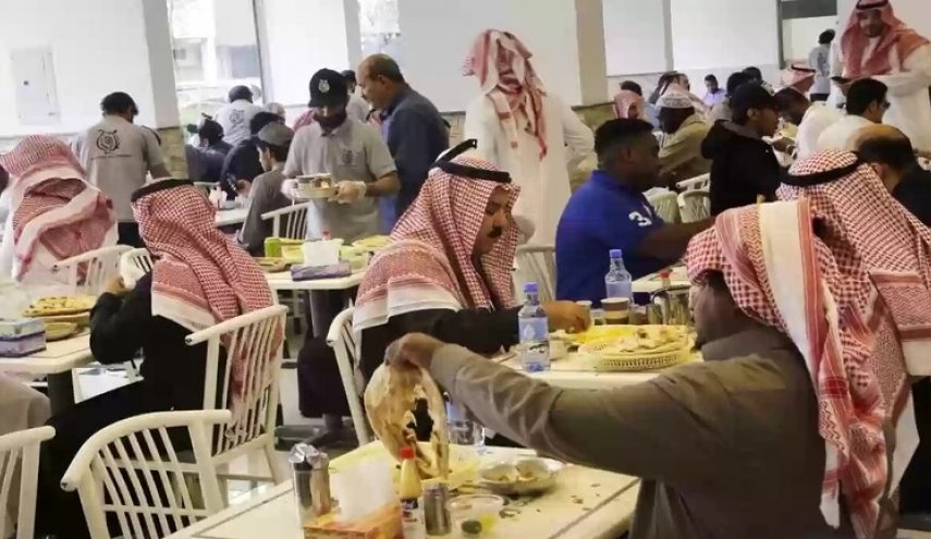 تسمم غذائي في حفر الباطن.. والسلطات السعودية تتخذ قرارا عاجلا 