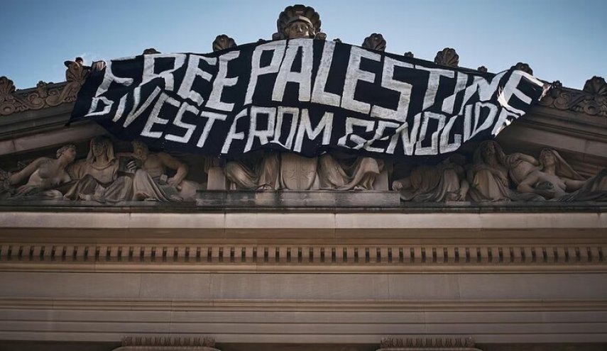 توقيف 22 محتجا خلال تظاهرة داعمة للفلسطينيين في متحف بنيويورك
