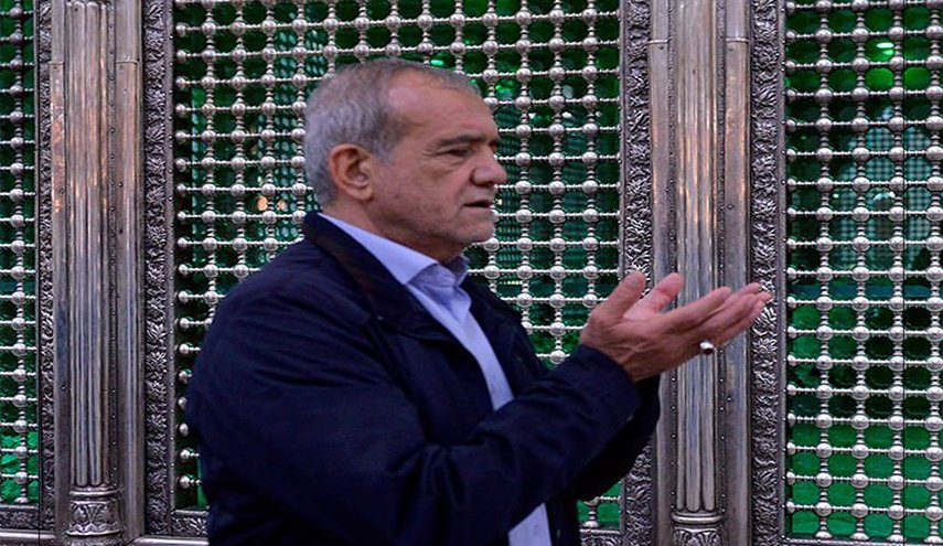 بزشكيان؛ خطيب مراسم ليلة عاشوراء بمرقد الإمام الخميني (رض)
