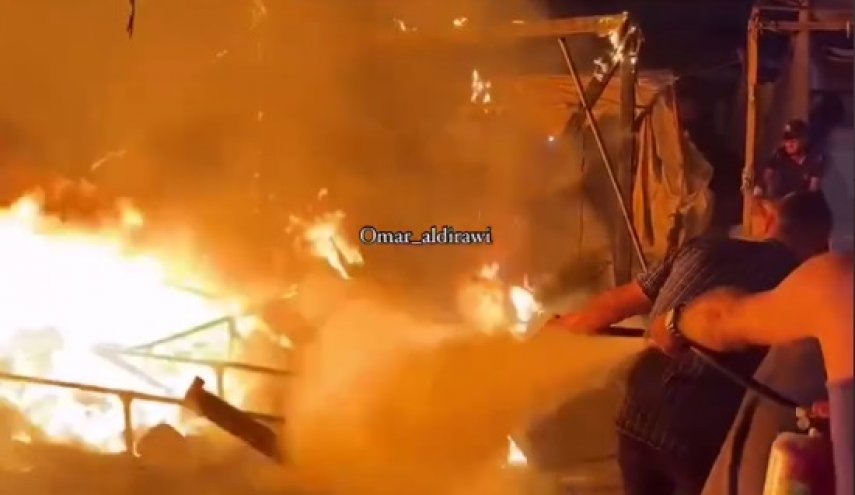 الاحتلال يقصف خيام النازحين في مستشفى شهداء الأقصى
