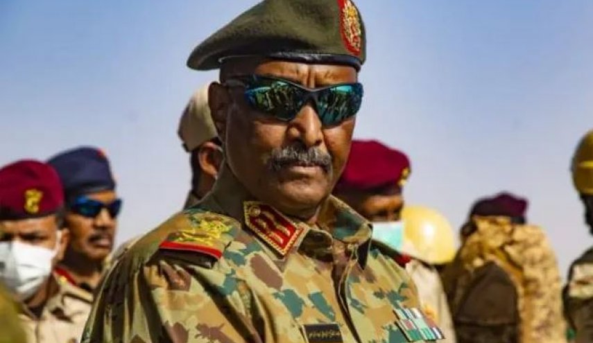 عقب محاولة اغتياله..البرهان يعرض التنحي عن قيادة الجيش السوداني 
