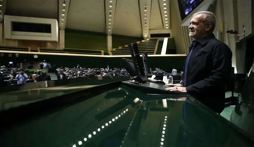 البرلمان الإيراني يبدأ جلسات مناقشة أهلية وزراء حكومة بزشكيان 
