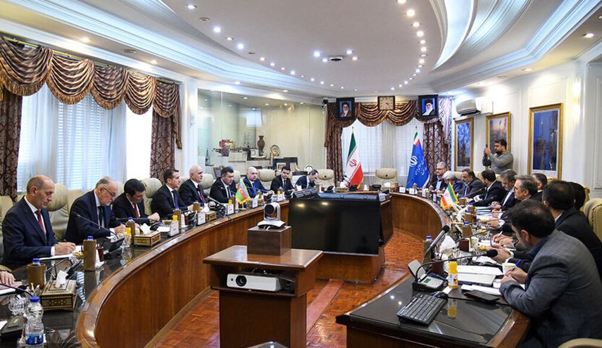 طهران وباكو تؤكدان على متابعة وتطوير المشاريع المشتركة في مجال الطاقة