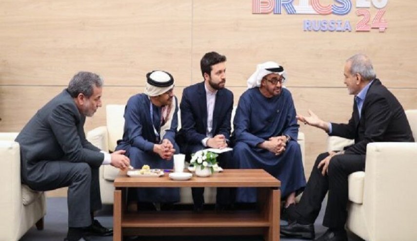 الرئيس الإيراني يلتقي نظيره الاماراتي