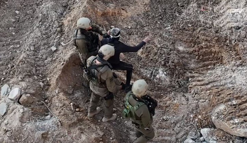 جندي صهيوني يعترف: استخدمنا أسيرين فلسطينيين دروعا بشرية بغزة