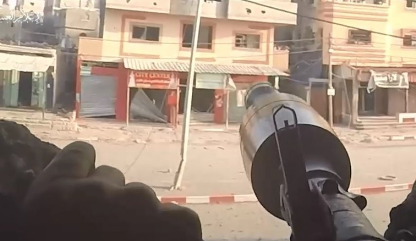 القسام تفجر منزلا تحصن به جنود الاحتلال بجباليا في غزة