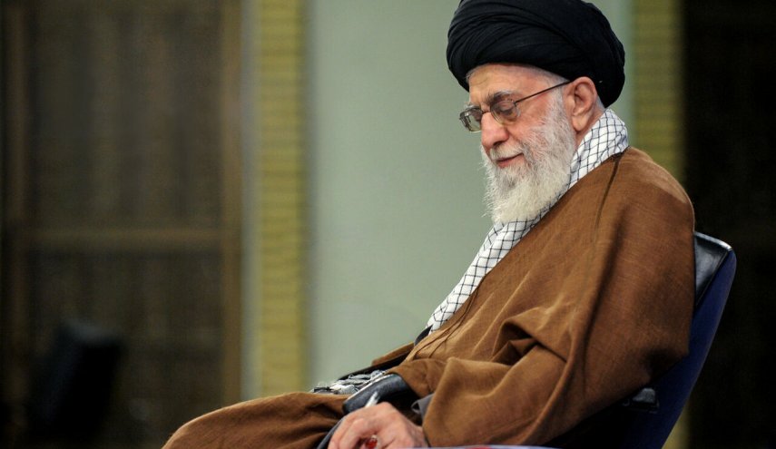 قائد الثورة يعزي باستشهاد امام جمعة كازرون
