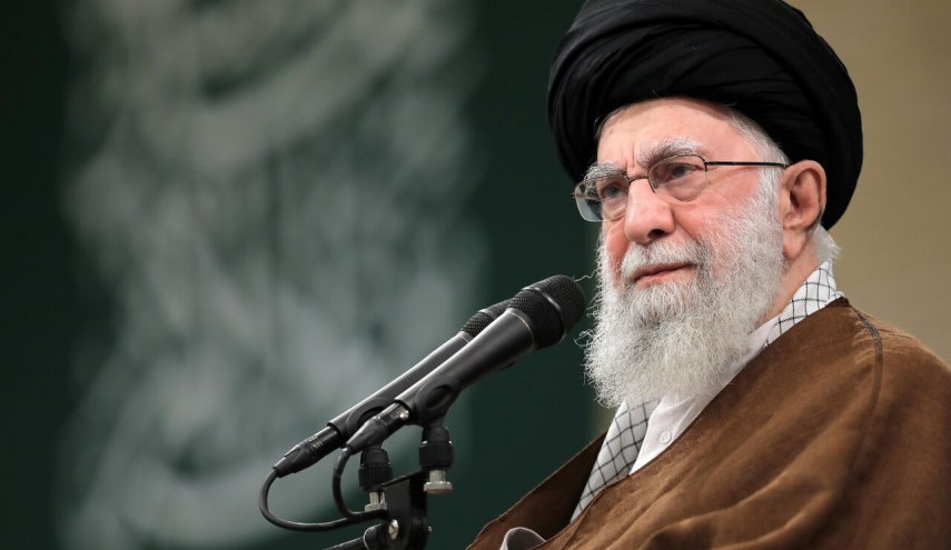 قائد الثورة الاسلامية يعلق على كتاب 'محطة شارع روزفلت'
