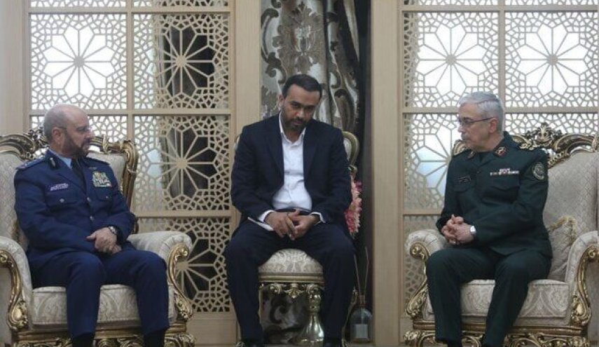 في طهران..اللواء باقري یبحث مع نظيره السعودي العلاقات الدفاعية