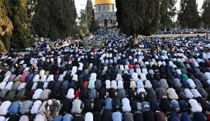 40 ألفًا يؤدُّون صلاة الجمعة في المسجد الأقصى

