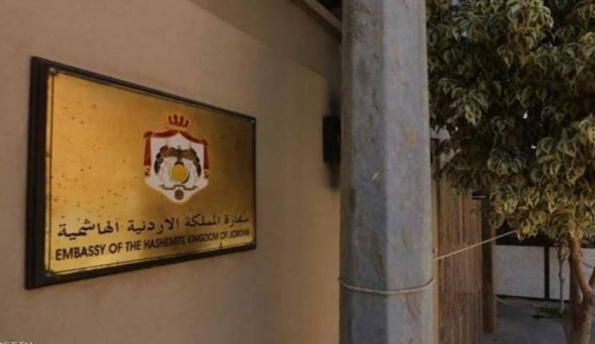 السفارة الأردنية بواشنطن تنفي طلب مسؤولين أردنيين من الأسد مغادرة سوريا
