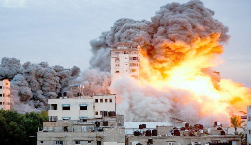 الاحتلال يستهدف حراس المساعدات بغزة ويرتكب مجزرة مروعة بالنصيرات