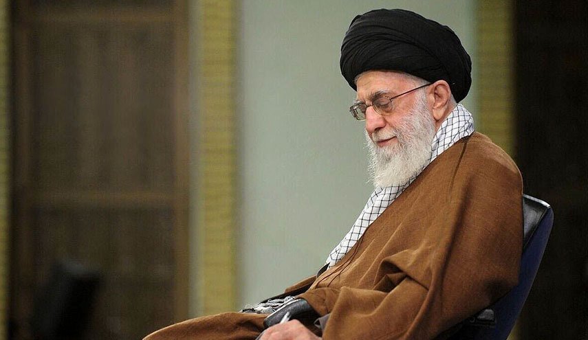 قائد الثورة: لا بد من تناول القضايا المهمة والمؤثرة للدفاع المقدس