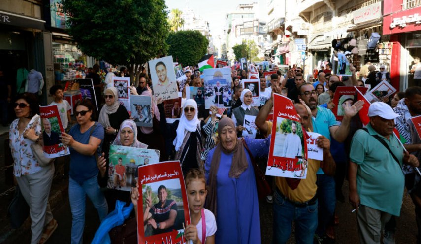 الاعلان عن أسماء الفلسطينيين المقرر خروجهم في دفعة التبادل الرابعة
