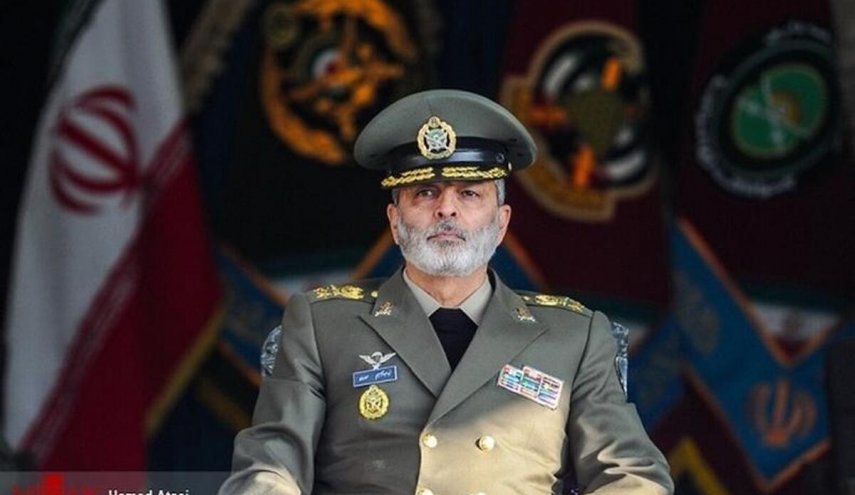 اللواء موسوي: نهضة الاكتفاء الذاتي بدأت من القوة الجوية في إيران الثورة