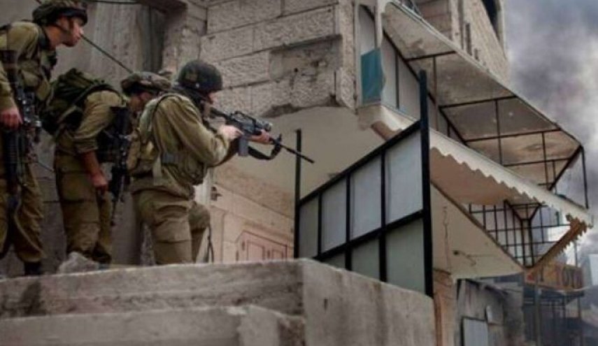 الاحتلال يداهم منازل في طولكرم ويحولها لثكنات عسكرية