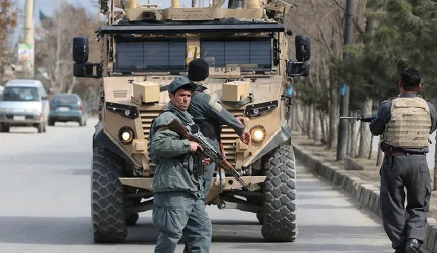 مقتل شخص وإصابة ثلاثة آخرين بهجوم انتحاري على وزارة أفغانية