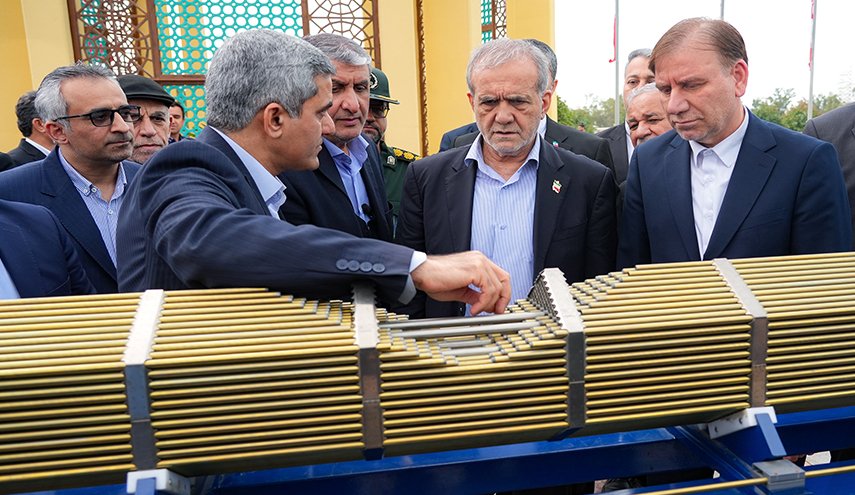 الرئيس بزشكيان يتفقد محطة بوشهر النووية


