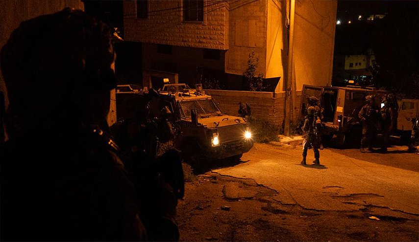 المقاومة تستهدف آلية للاحتلال في طولكرم وحملة اعتقالات بمخيم العروب