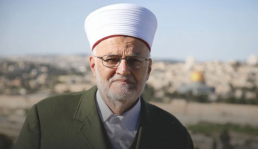 مداهمة منزل خطيب المسجد الاقصى الشيخ عكرمة صبري