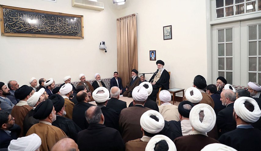 قائد الثورة الإسلامیة: الحوزة العلمية مدينة لجهود آية الله جوادي آملي