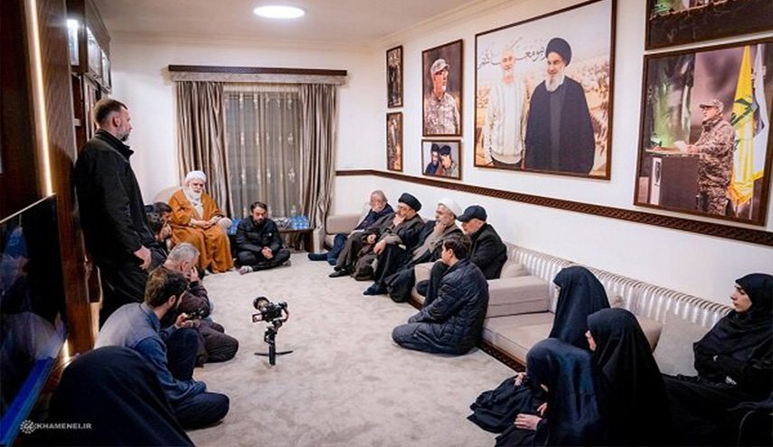 بالصور.. ممثل قائد الثورة يزور عوائل القادة الشهداء في لبنان