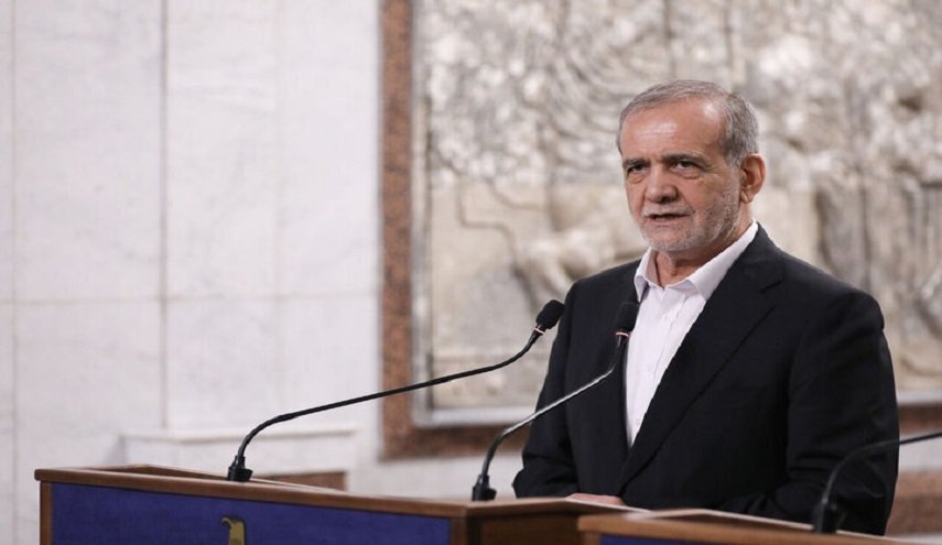 الرئيس الإيراني يؤكد أن بلاده في حالة حرب شاملة مع العدو
