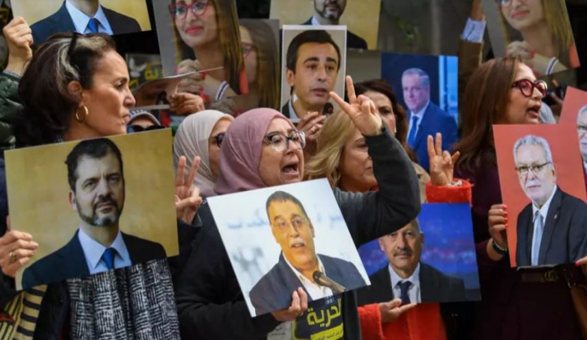 تونس.. تبدأ محاكمة معارضين بارزين بتهمة التآمر على أمن الدولة
