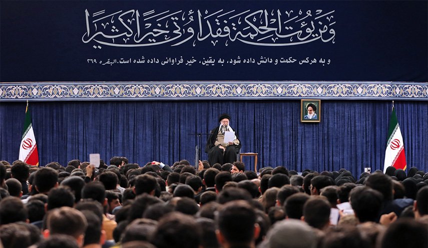 قائد الثورة: دعوة أمريكا للتفاوض ليست سوى خداع للرأي العام
