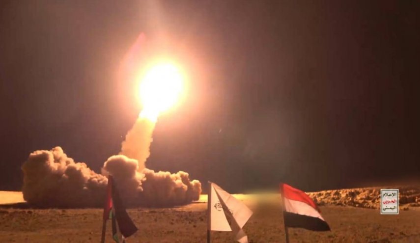 القوات المسلحة اليمنية تستهدف تل ابيب بصاروخ فرط صوتي