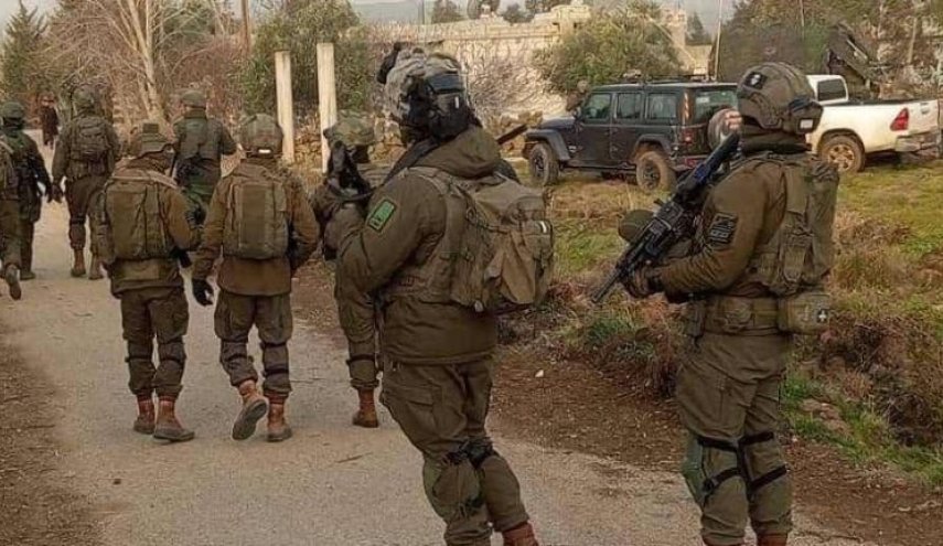 الإحتلال يوزع مواد إغاثية في القنيطرة السورية والاهالي يحرقوها