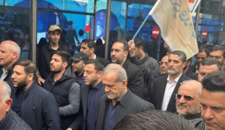 الرئيس بزشكيان يشارك في مسيرات يوم القدس بطهران