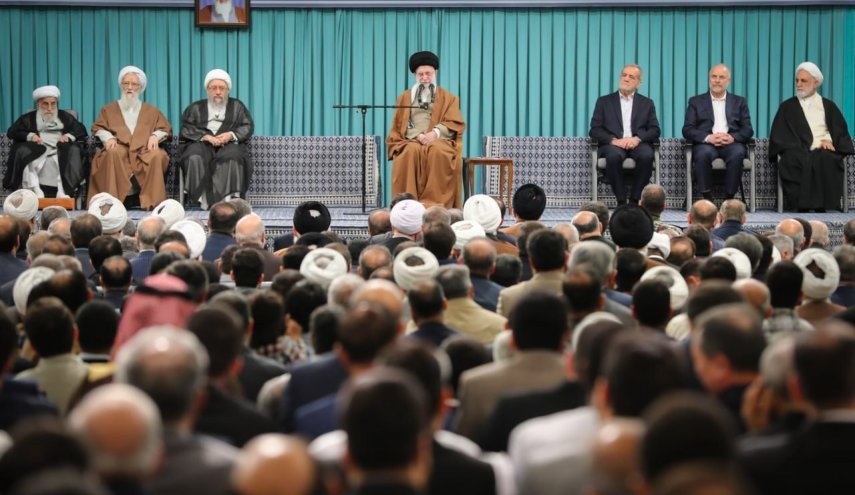 قائد الثورة: اليوم جزء من العالم الإسلامي يعاني من جراح بالغة