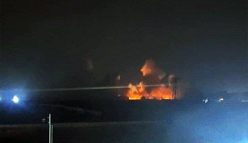 نحو 25 غارة جوية تركزت على مطار حماة وتوغل وقصف بري لجنوب سوريا
